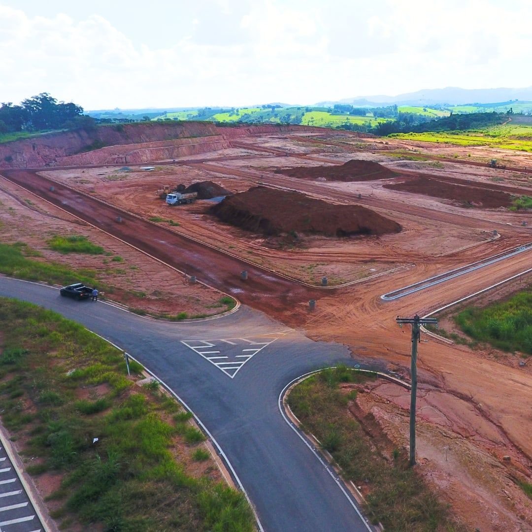 Terraplenagem e acesso viário do empreendimento